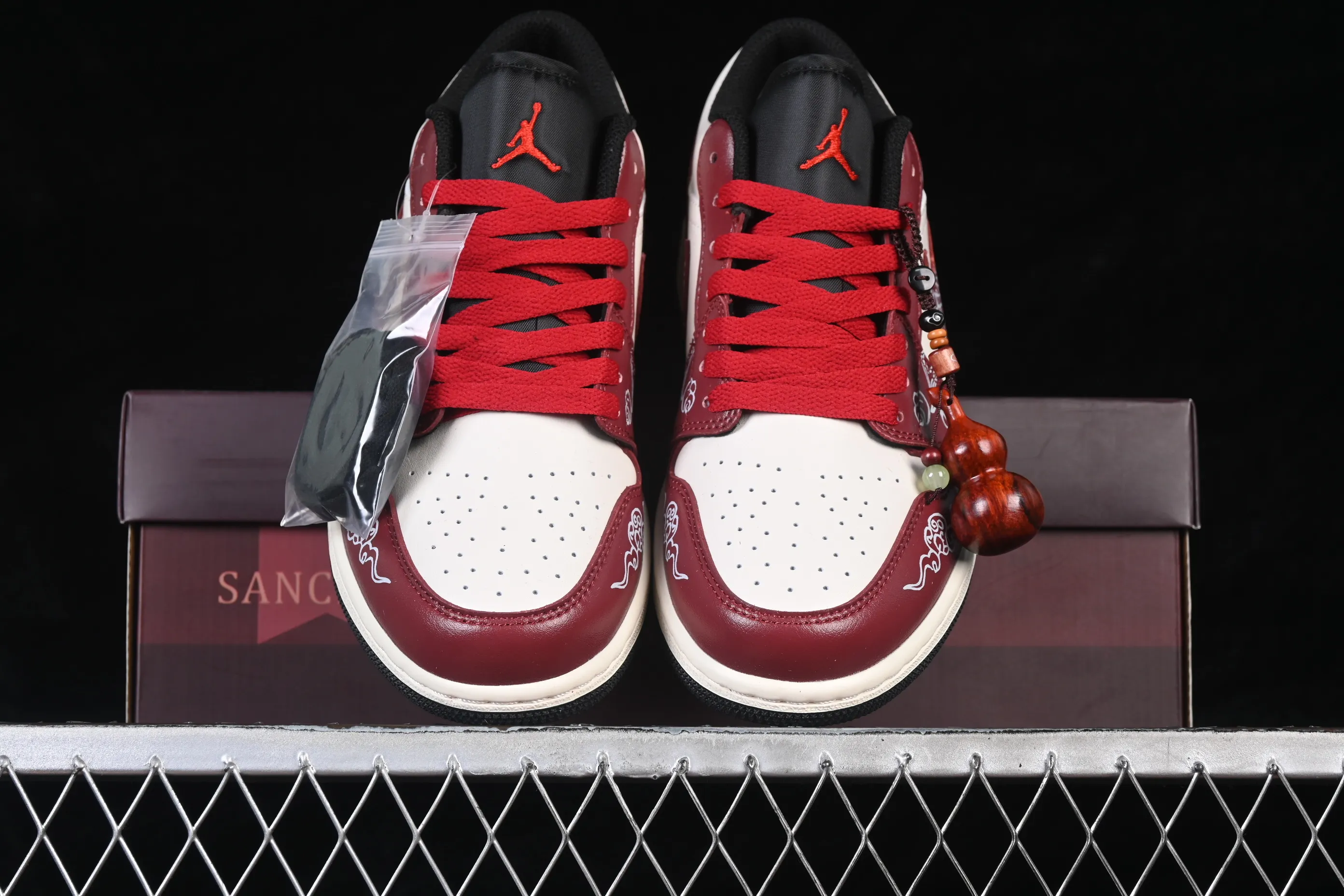 All Categories Air Jordan Jordan Series Basketball Shoes Air Jordan 1 Low Air Jordan 1 Low AJ1 Joe 1 Year of the Horse Limited Low-State Cultural Casual Shoes 553558-040